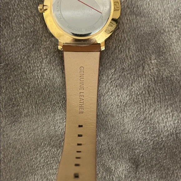 Michael Kors Gold and Brown Leather Watch like new - Picture 4 of 4